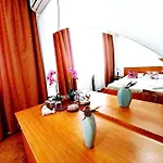 Complex Arges - Garden & Retreat فندق