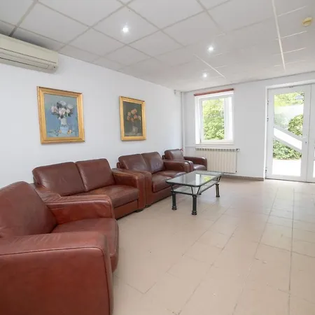 Complex Arges - Garden & Retreat מלון