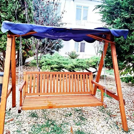 Complex Arges - Garden & Retreat מלון 2*