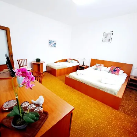 Complex Arges - Garden & Retreat אפורי נורד