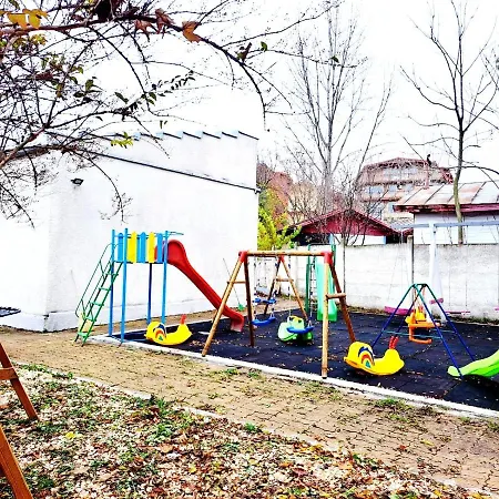 Complex Arges - Garden & Retreat מלון