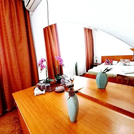 Complex Arges - Garden & Retreat מלון