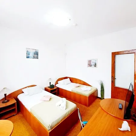 מלון Complex Arges - Garden & Retreat 2*