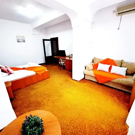 מלון Complex Arges - Garden & Retreat אפורי נורד
